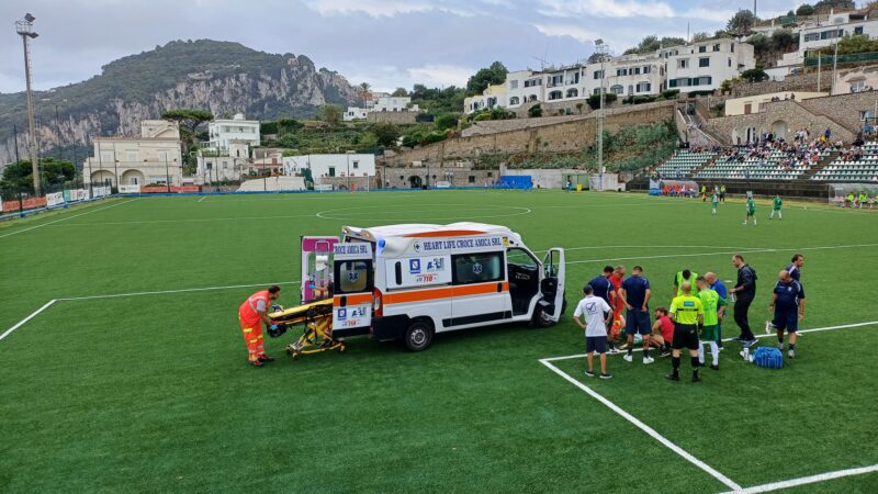 Eccellenza, ambulanza al San Costanzo per soccorrere un calciatore della Mariglianese