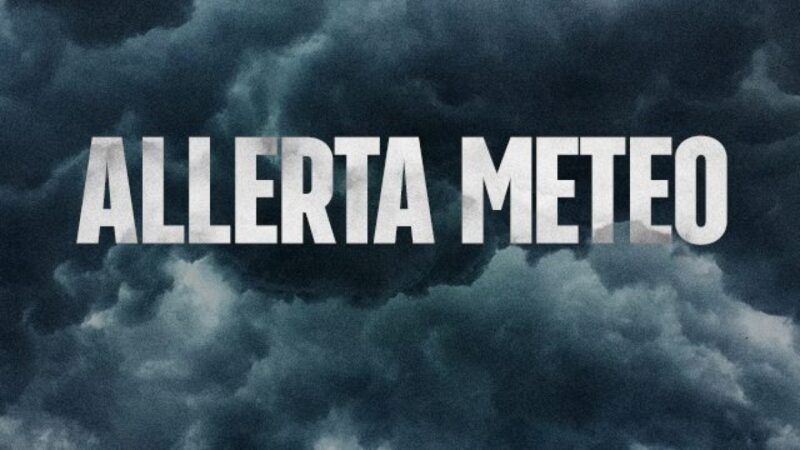 Allerta meteo in Campania per pioggia e temporali, vento forte e mareggiate