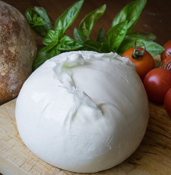 Mozzarella “Dop” con raggiro: scoperti menu fake a Capri, Ischia e Amalfi