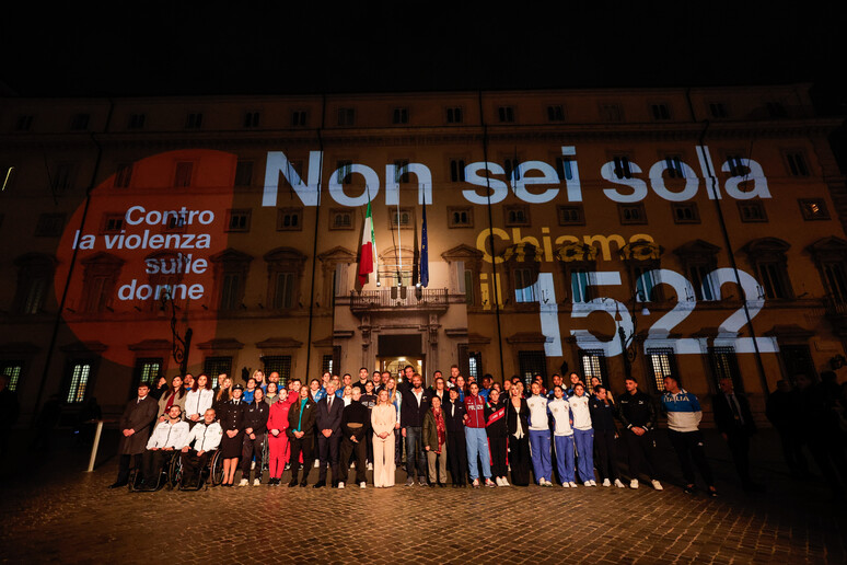 Contro la violenza sulle donne non sei sola: chiama il 1522