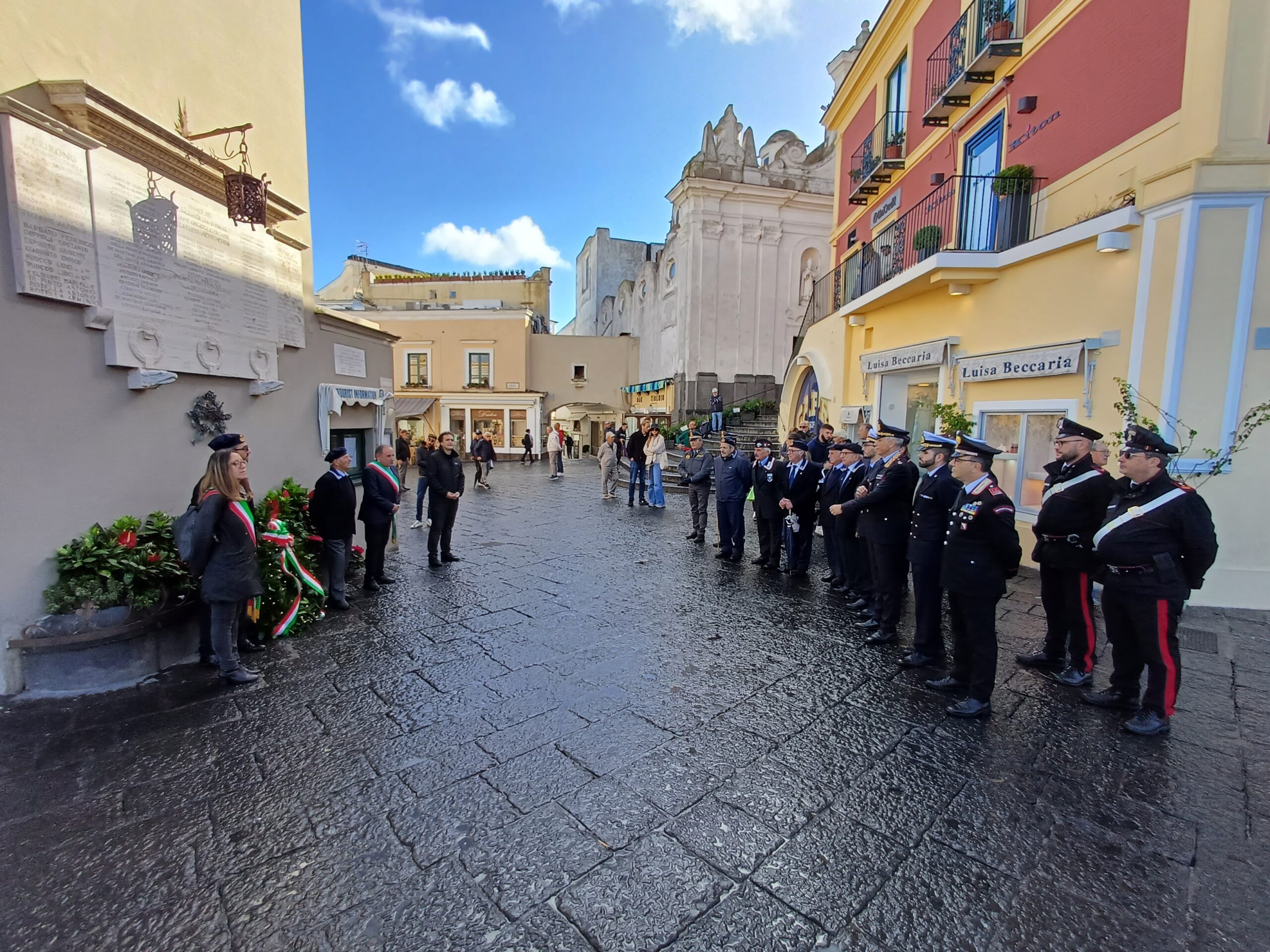 4 novembre, la deposizione della corona d’alloro al Monumento ai Caduti a Capri (photogallery)