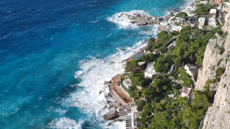 Mare agitato e vento forte a Capri (foto e video da Punta Cannone)