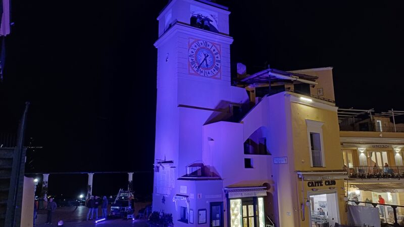 L’isola di Capri si illumina di viola in occasione della giornata mondiale della prematurità (photogallery)