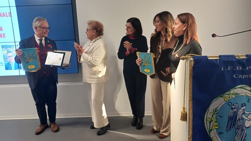 Al generale Garofano consegnato il “Premio He for She” dalla Fidapa durante un partecipato evento a Capri sulle violenze di genere. Foto e video