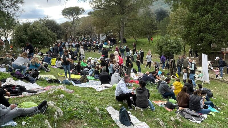 Folla a Cetrella per la sagra della castagna (photogallery)