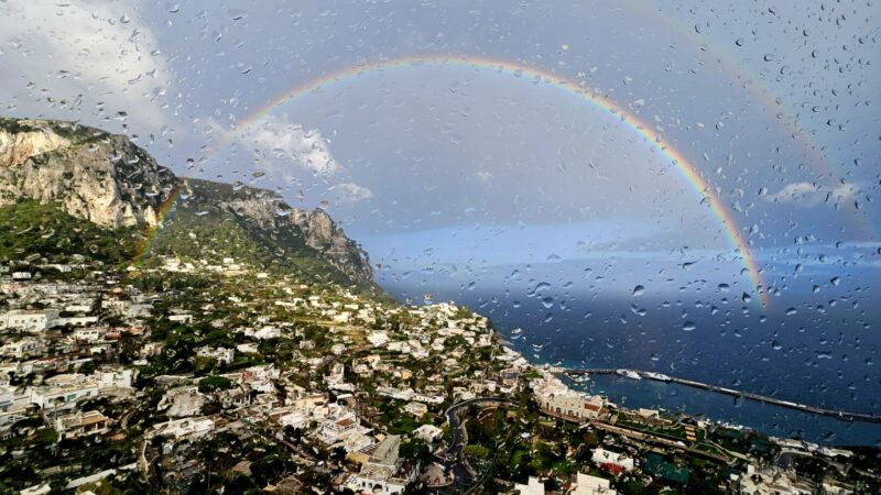 Le foto del grande arcobaleno formatosi a Capri