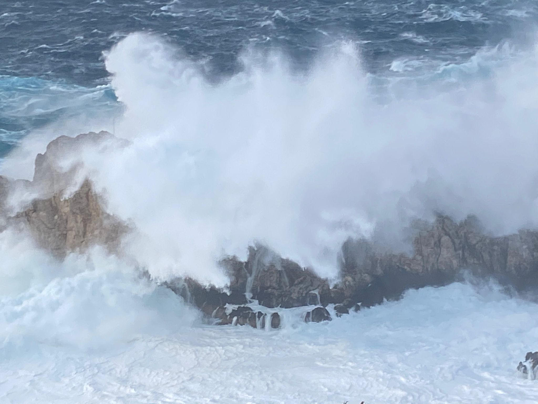 Violenta (e spettacolare) mareggiata: le foto dal Faro di Punta Carena