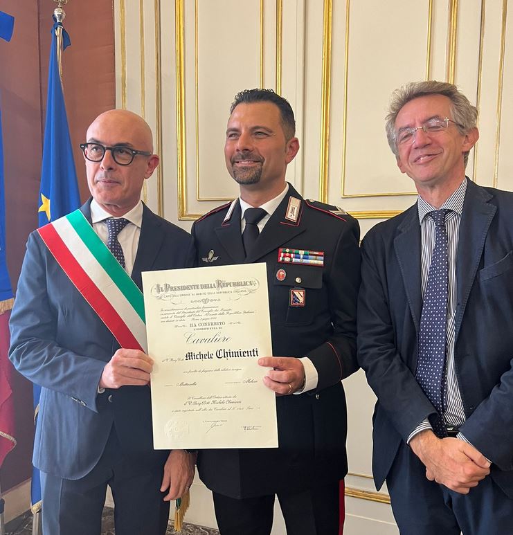 Il vice brigadiere dei carabinieri Michele Chimienti cavaliere della Repubblica: cerimonia in Prefettura