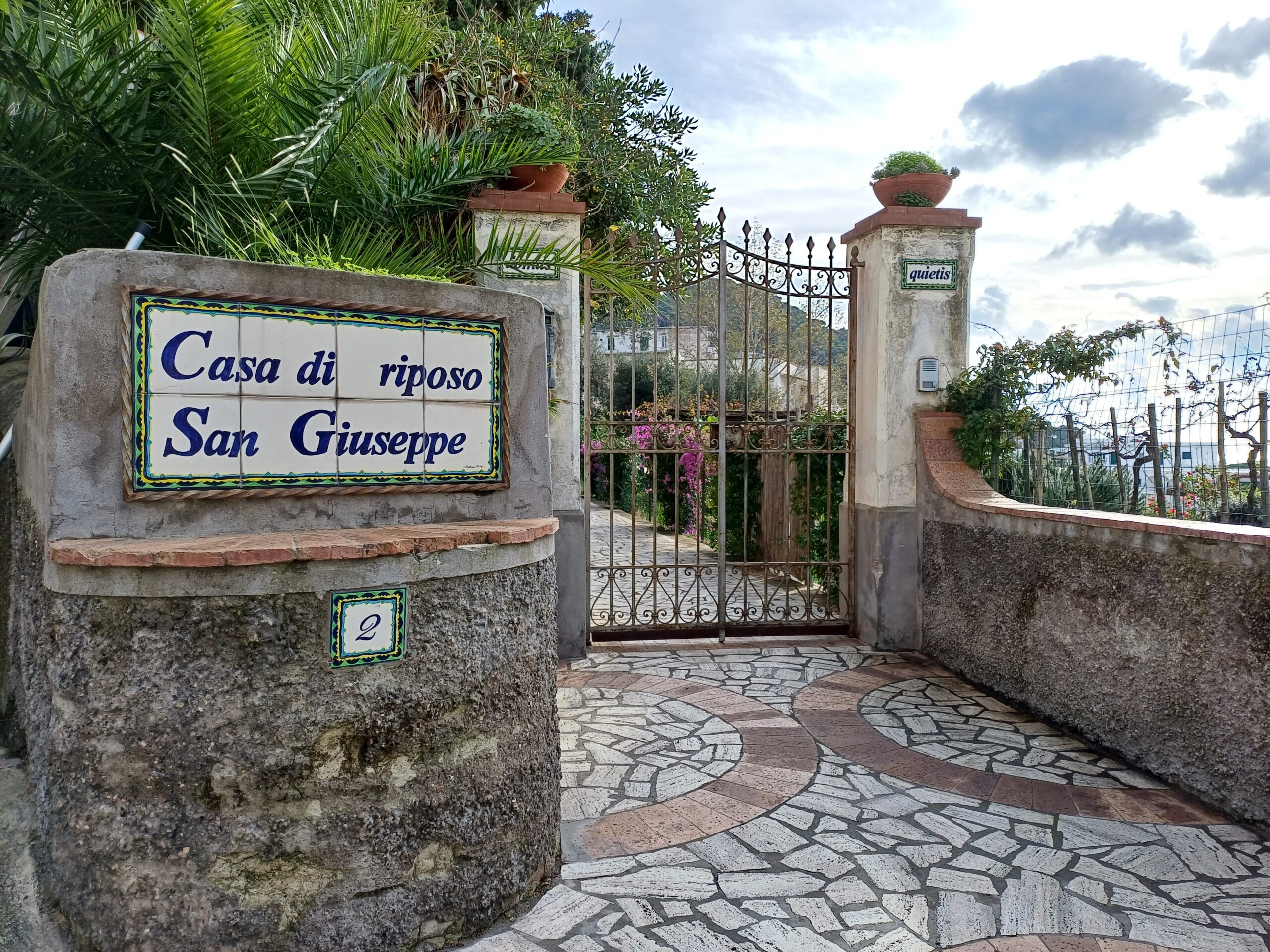 Dipendente della casa di riposo di Capri licenziata dopo 28 anni di lavoro: lettera aperta alla comunità