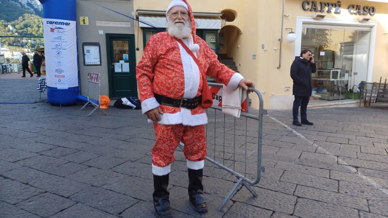 Nella Piazzetta di Capri l’arrivo di Babbo Natale