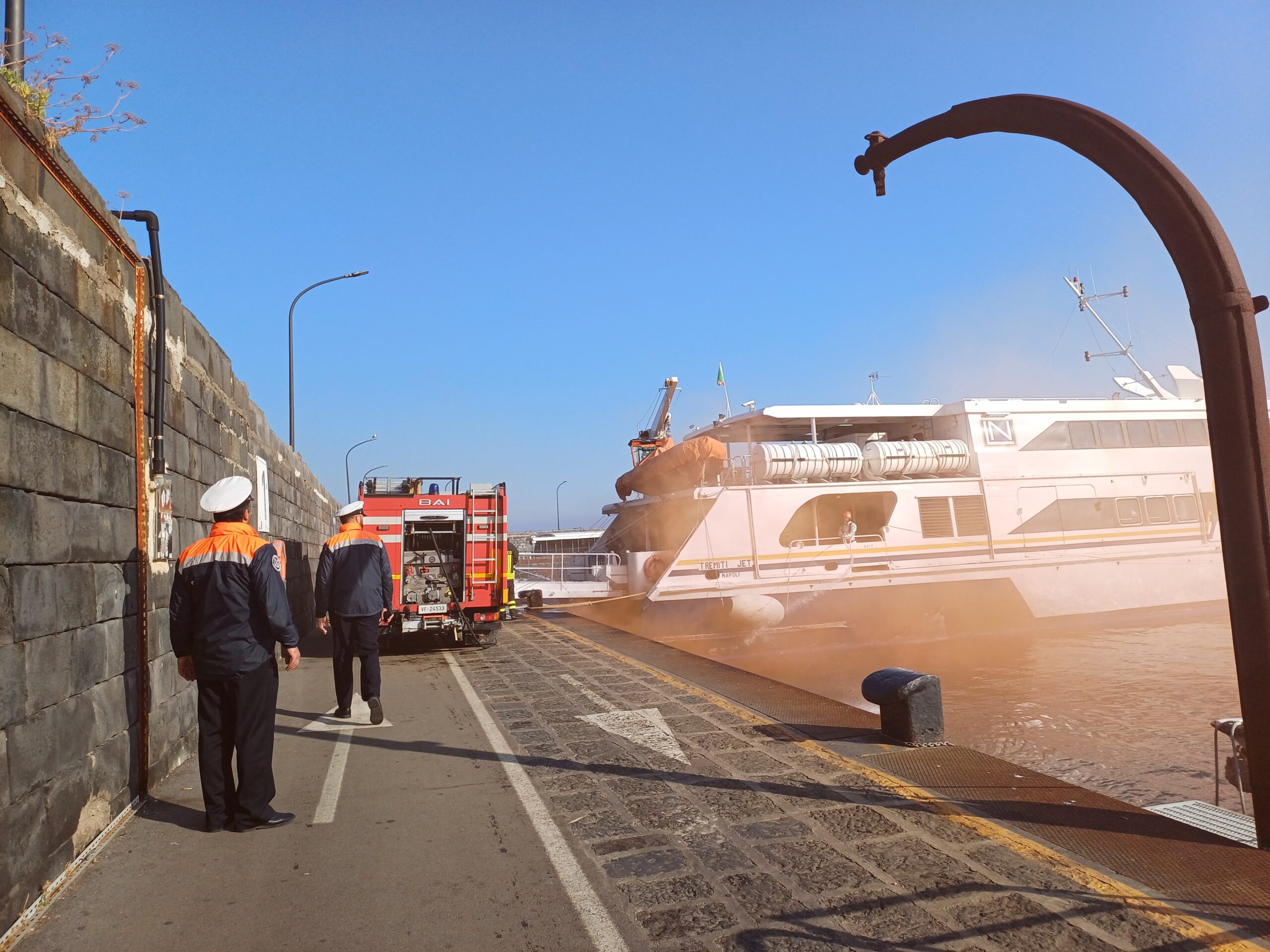 Esercitazione antincendio nel porto di Capri (photogallery)