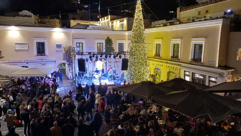 Nella Piazzetta di Capri l’esibizione degli Allerija (photogallery)