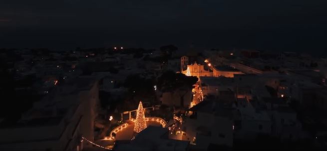 La magia del Natale in un commovente spot di auguri girato ad Anacapri (Video)