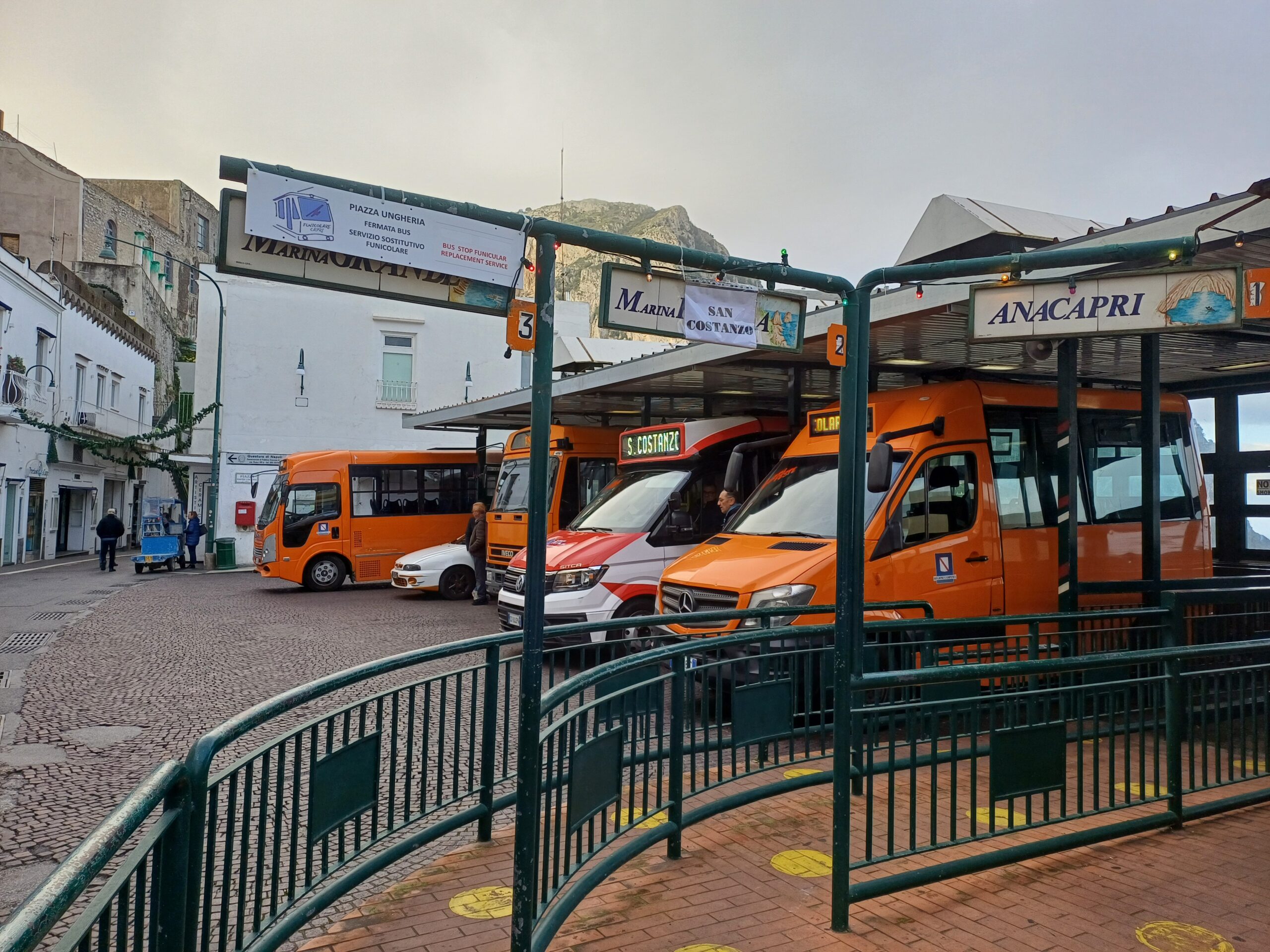 Servizio bus sempre più caro a Capri: l’Atc chiede ben 5 euro per il rinnovo annuale delle card, utenza in subbuglio
