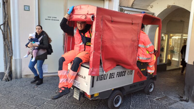 Continua lo stop all’ambulanza elettrica del 118 a Capri, altri due interventi di soccorso per codice rosso effettuati con il supporto dei vigili del fuoco