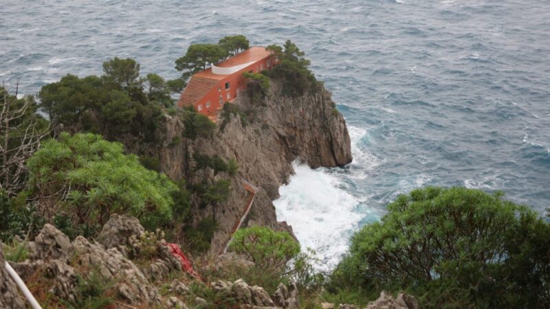 Jacquemus celebrerà i suoi 15 anni con una sfilata esclusiva a Capri a Villa Malaparte