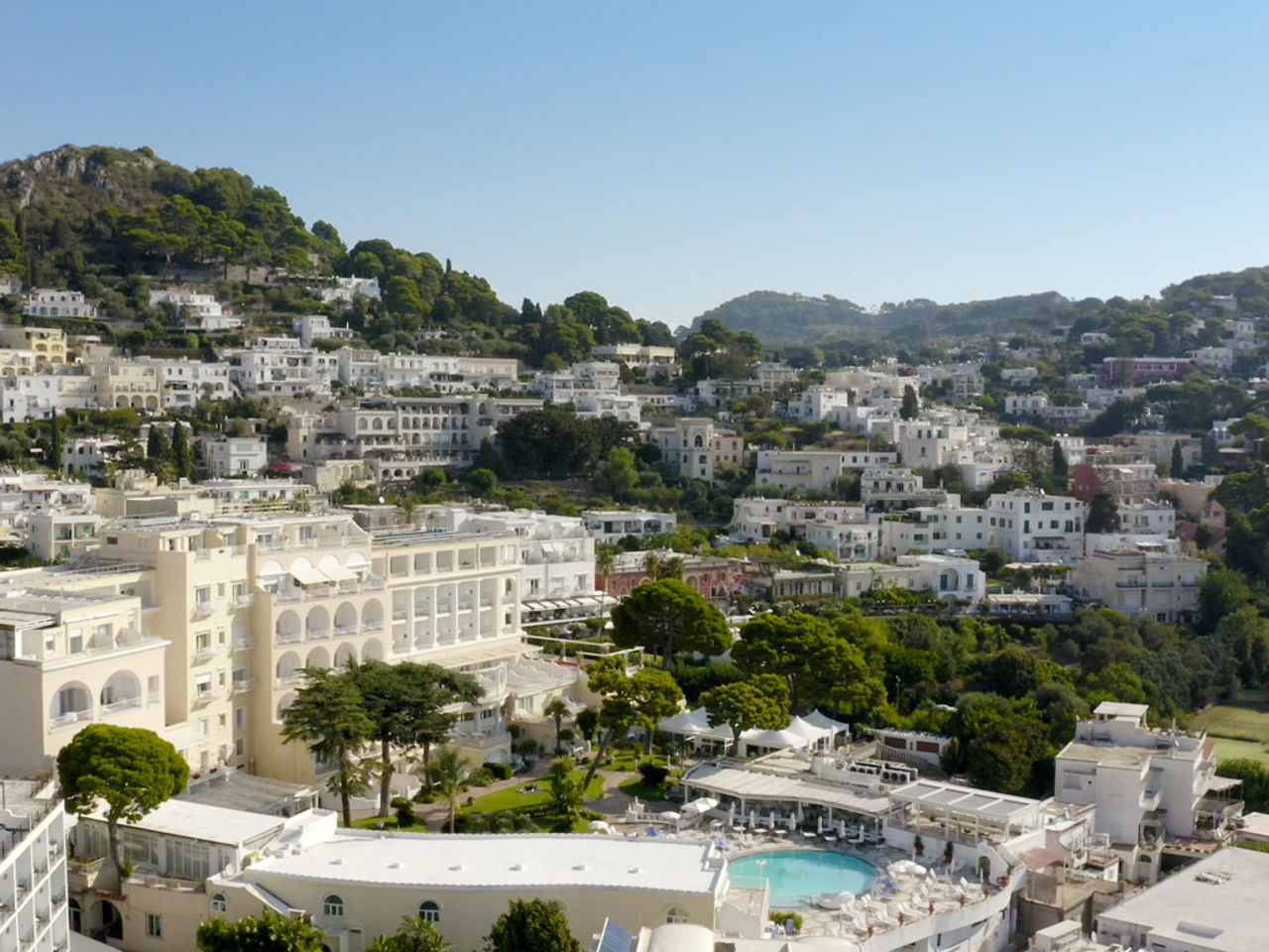Riapre a Capri per la nuova stagione il grand hotel Quisisana, l’albergo ospita le riprese di un’importante produzione cinematografica americana