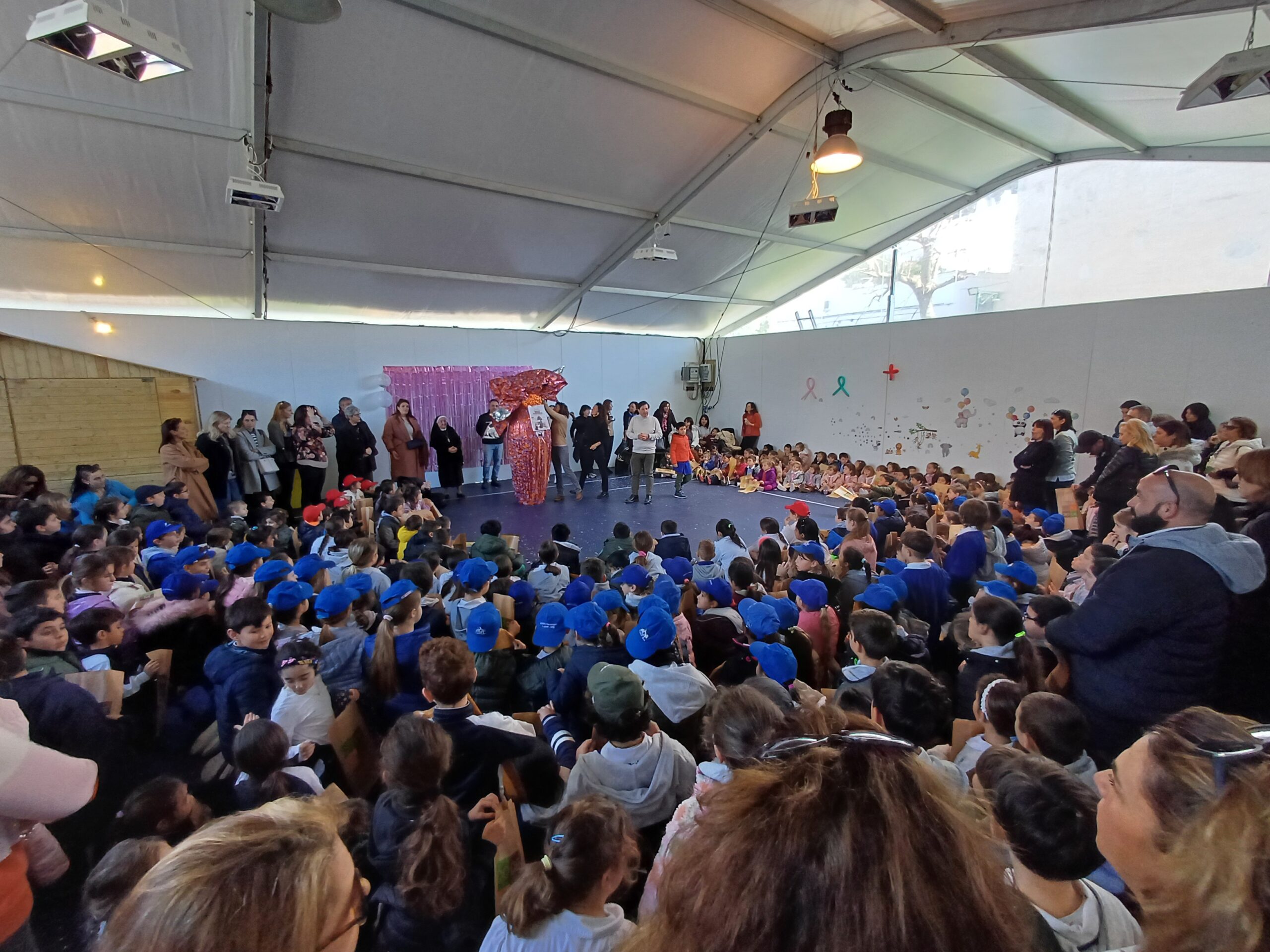 Un uovo gigante con tante sorprese: happening per i bambini di Capri nel giorno della festa del papà