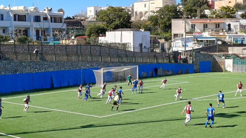 Calcio (Eccellenza): l’Uc Givova Capri Anacapri stende la Puteolana, i tifosi ospiti contestano la propria squadra