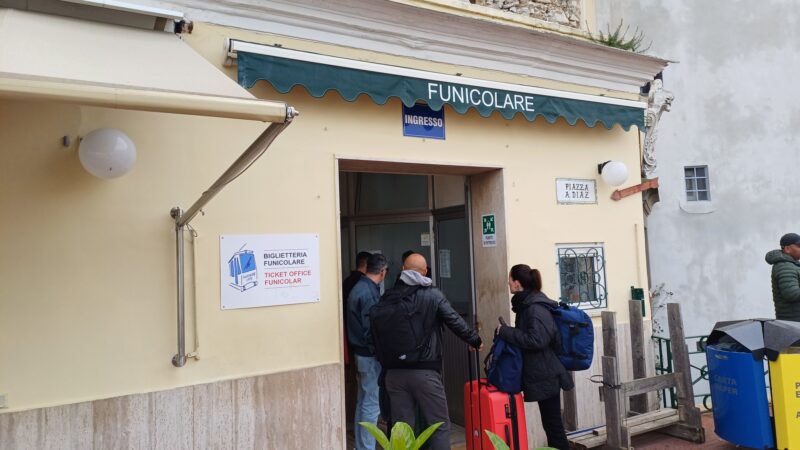 Riaperta la funicolare di Capri dopo lo stop invernale: ecco gli orari