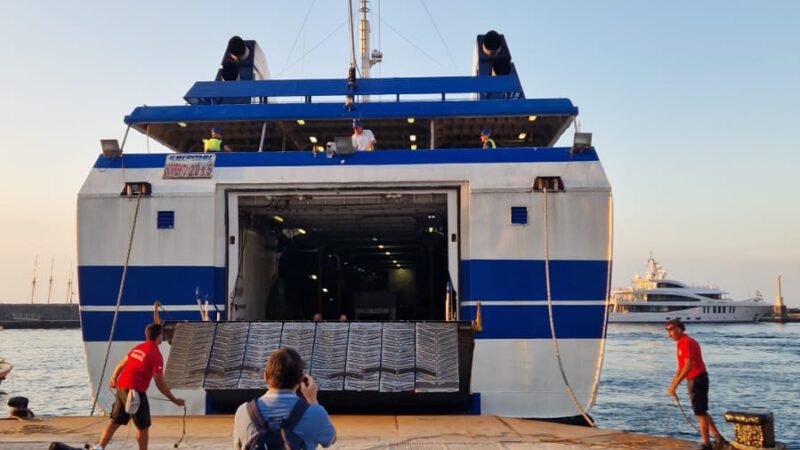 Dal sabato di Pasqua scatta il divieto di sbarco veicolare per i non residenti sull’isola: ecco il decreto