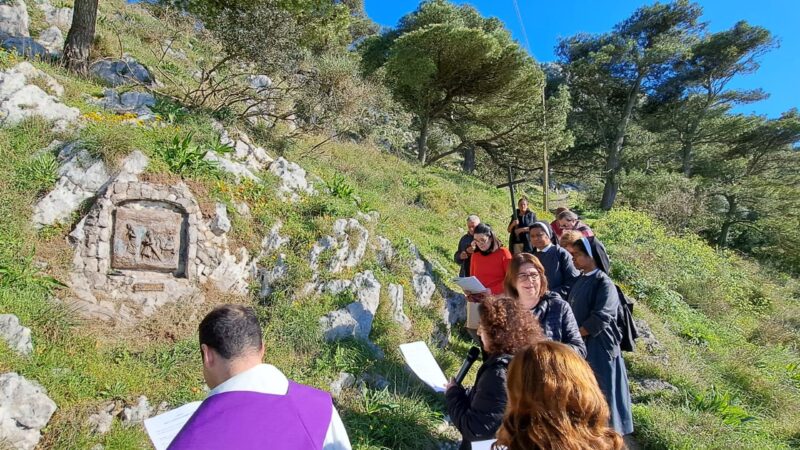 Via Crucis da Anacapri a Cetrella tra raccoglimento e meditazione