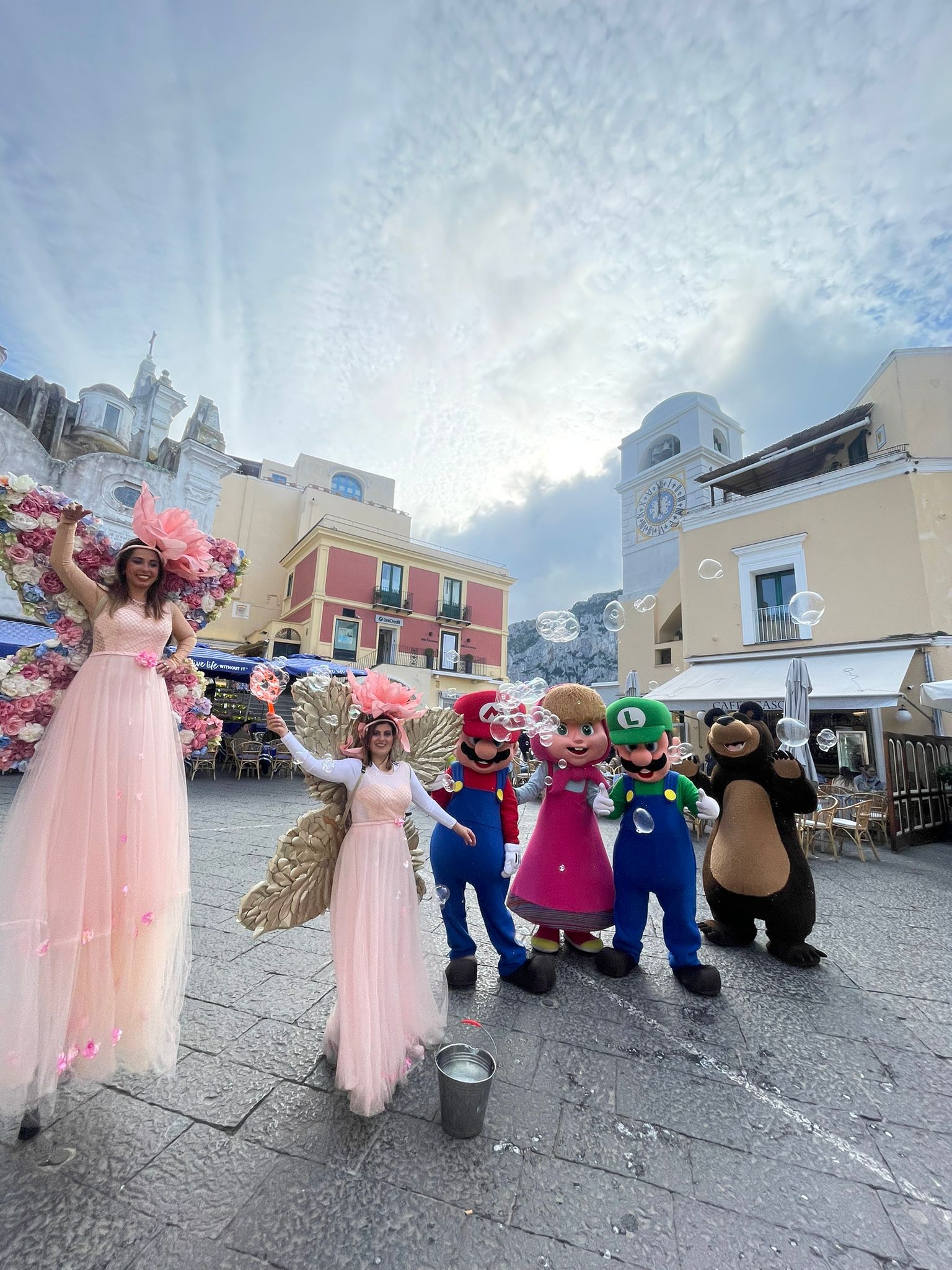 Festa di primavera con i personaggi dei cartoni, spettacoli e animazione a Capri