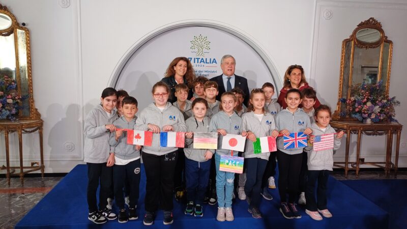 G7: Tajani riceve delegazione studenti di Capri. Il ministro: “Siamo fieri di avere un’isola così bella e di averla scelta per il vertice” (foto e video)