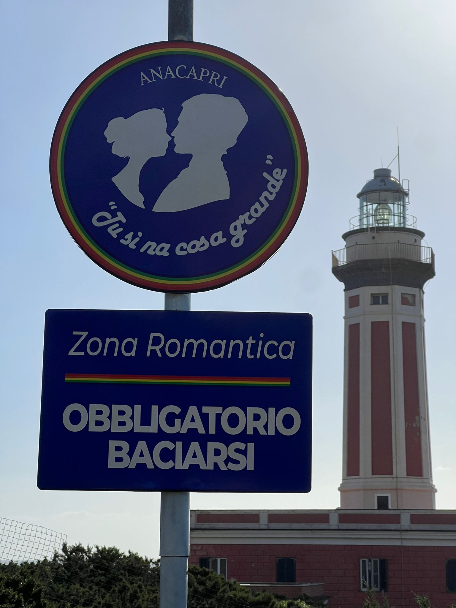 Anacapri zona romantica, al Faro ripristinati i cartelli che erano stati divelti dalle intemperie invernali