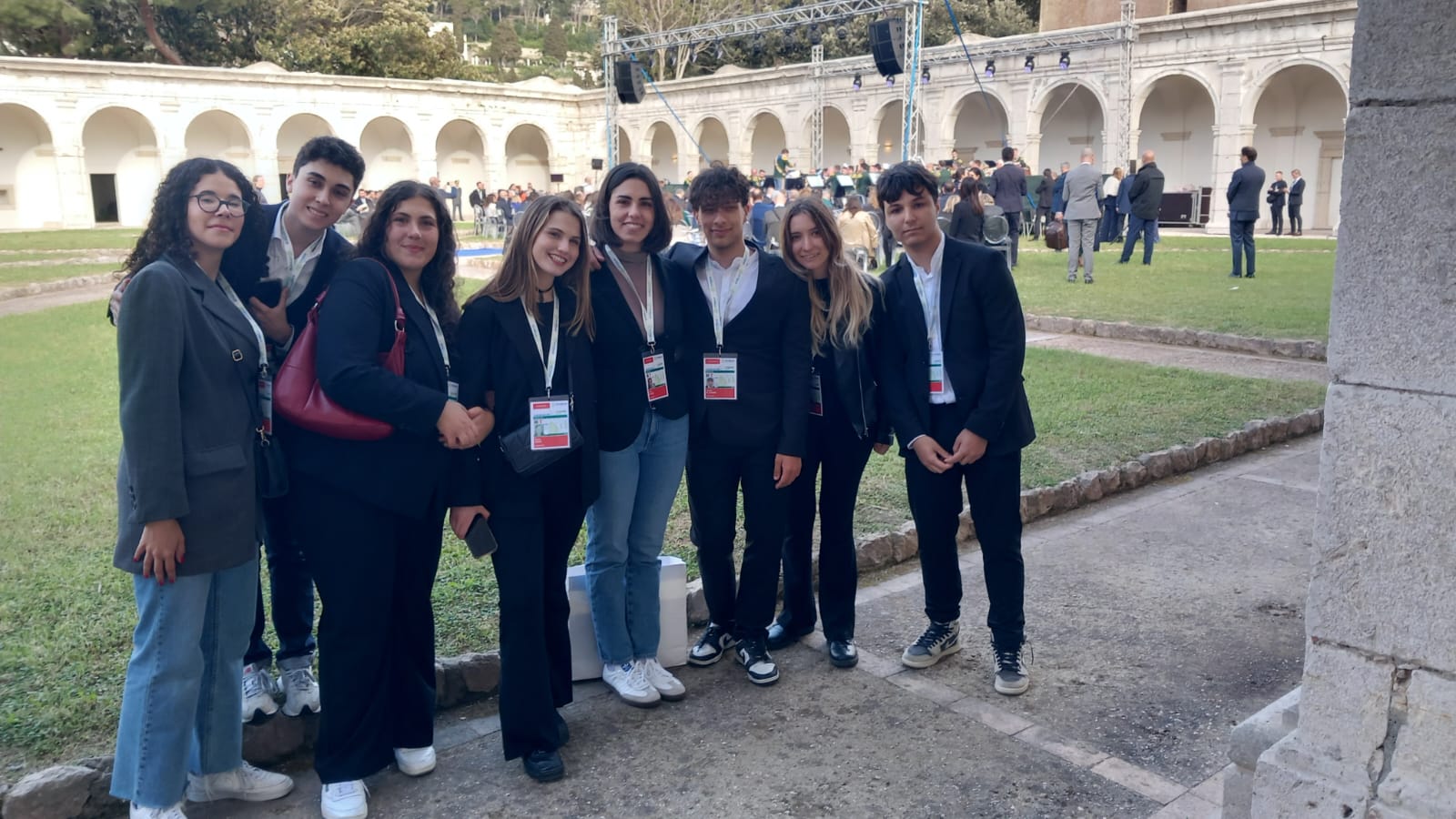 Curiosità: la gioventù di Capri in servizio per il G7