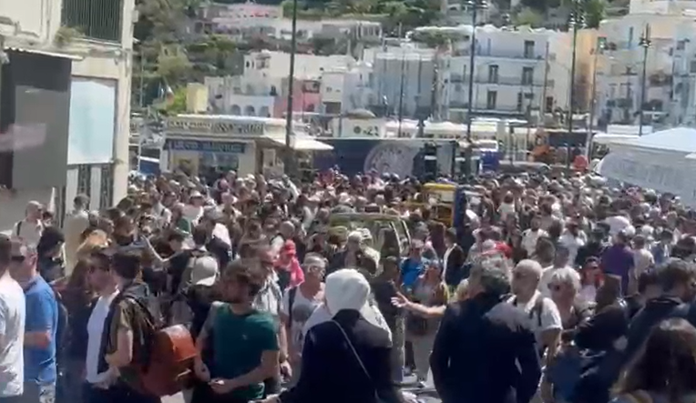 Weekend con il pienone a Capri: sembra piena estate