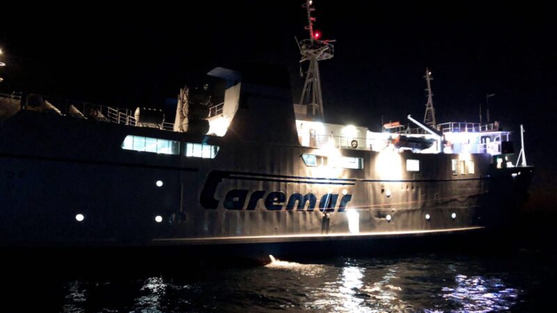 Disagi nei collegamenti marittimi: la nave serale Caremar Napoli-Capri partita con 3 ore e 20 minuti di ritardo