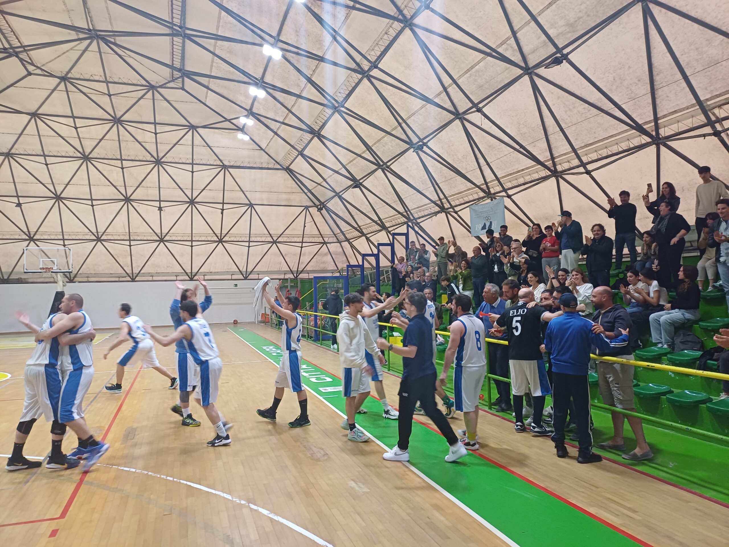 Basket (Divisione 3): Capri stende Casoria e vola in finale playoff, festa al San Costanzo (photogallery)