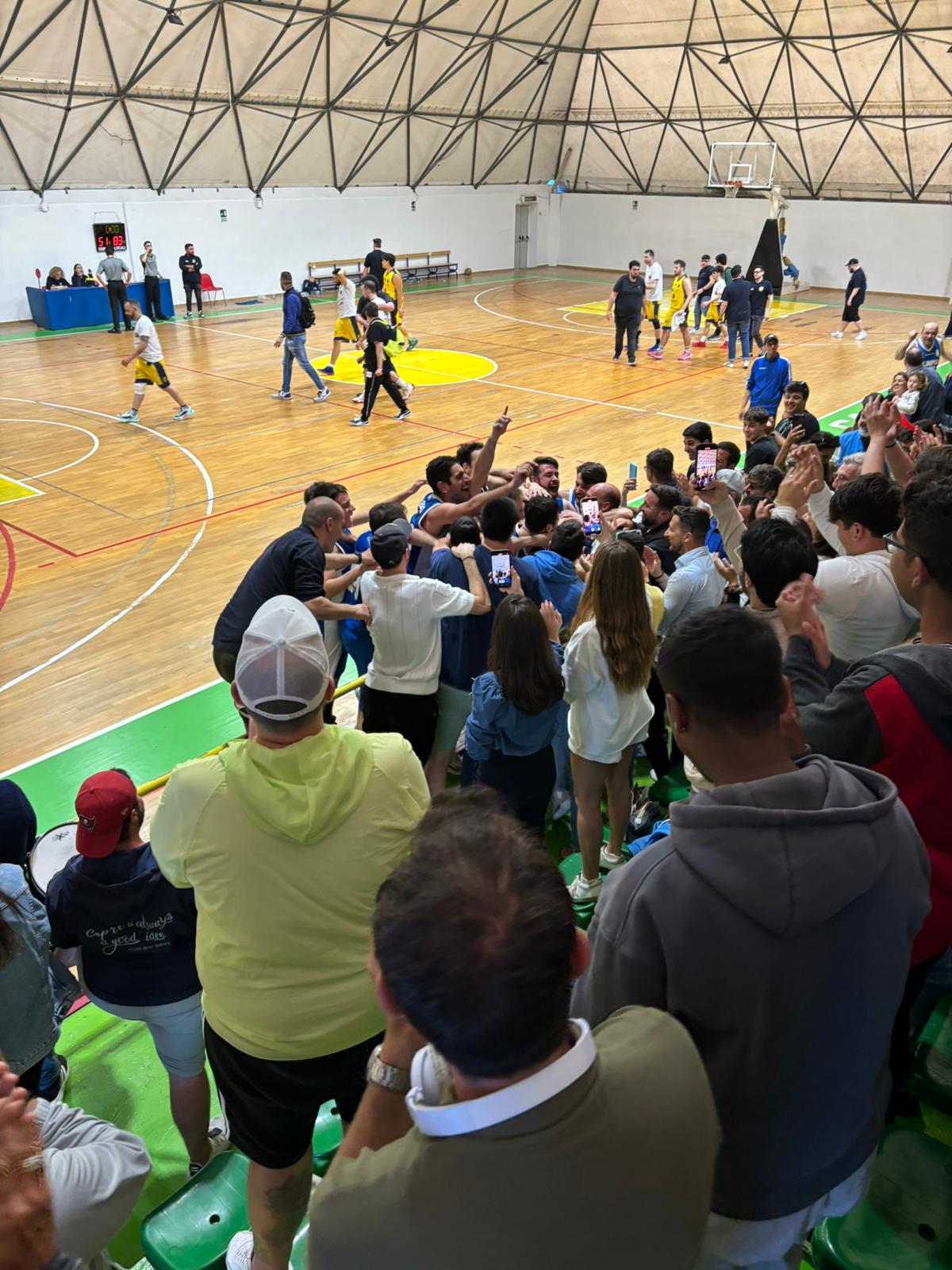 L’Olimpia Capri Basket fresca di promozione in D2 saluta tifosi e sostenitori alla Sala Pollio