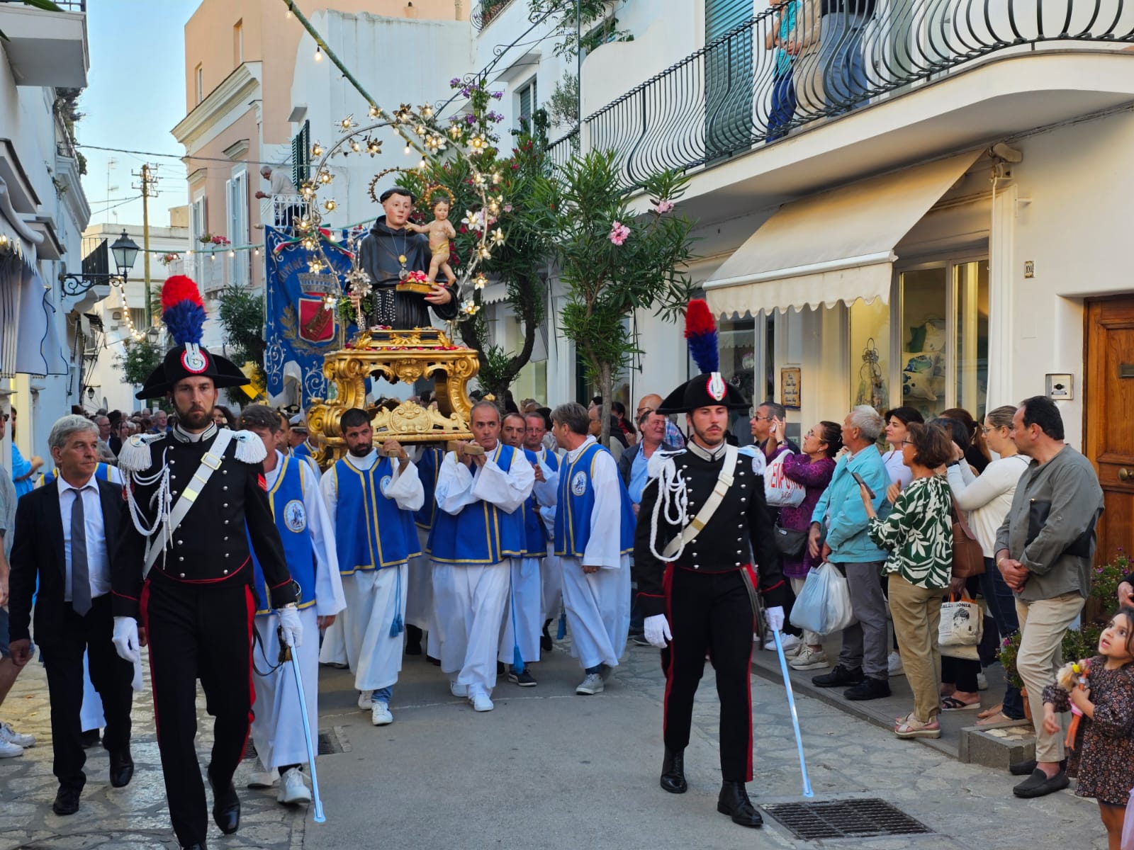 Tradizione e fede, Anacapri in festa per la ricorrenza di Sant’Antonio (ampia photogallery)