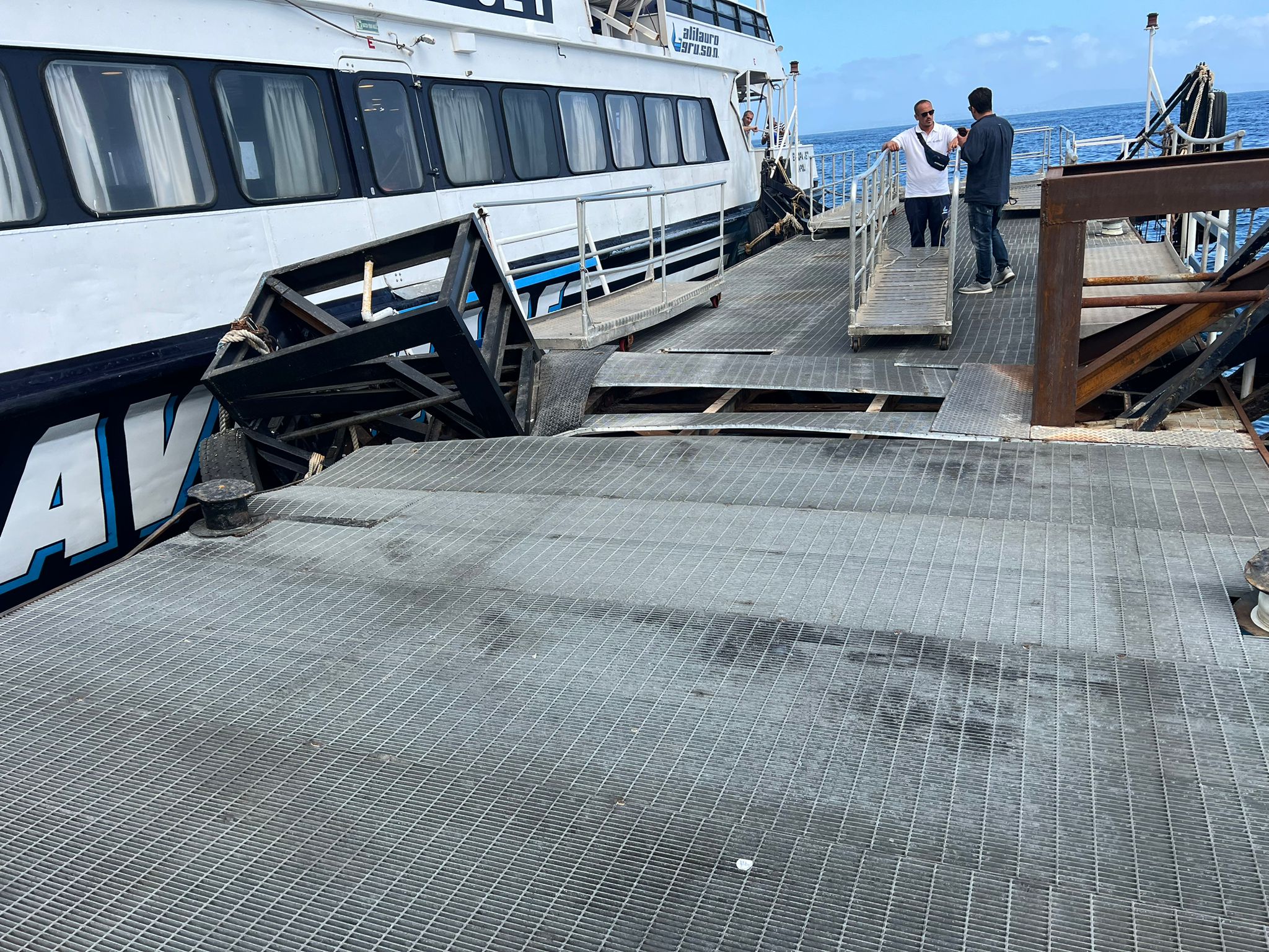 Collegamenti marittimi Capri-Sorrento: incidente per l’Europa Jet (photogallery)