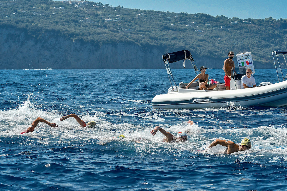 Capri-Napoli: festa del nuoto in acque libere con le tre prove open, 117 atleti in gara