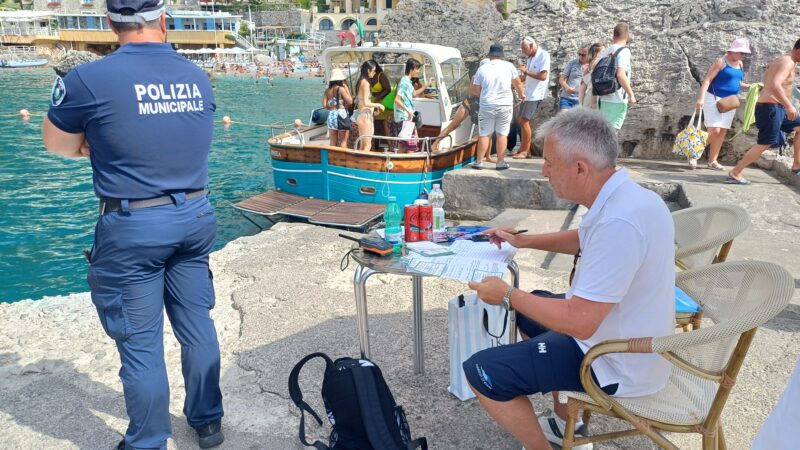 All’imbarcadero dello Scoglio delle Sirene diminuiti e disciplinati gli attracchi dopo l’ordinanza di regolamentazione e l’attivazione dei controlli