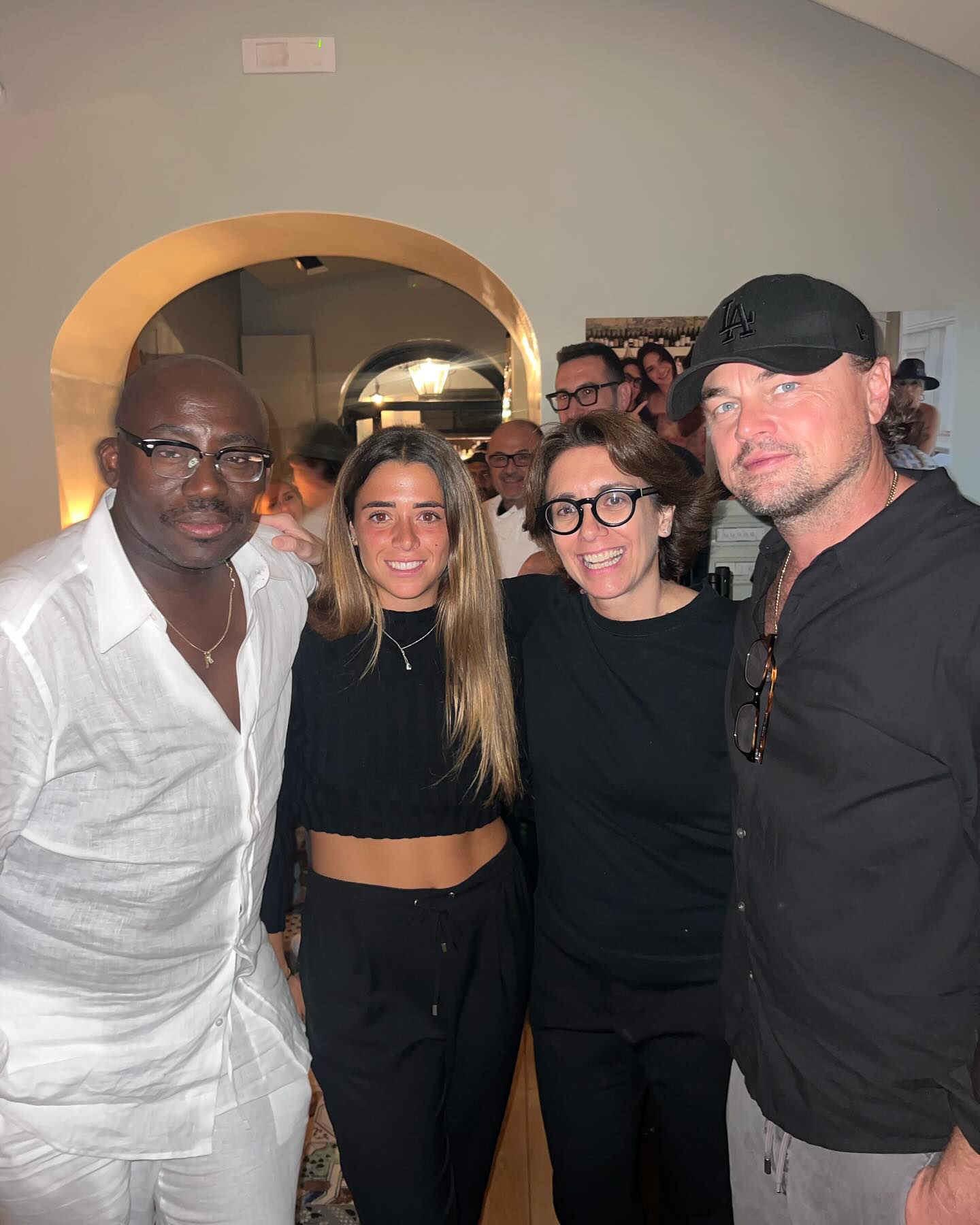 Leonardo DiCaprio, “blitz” a Capri con Edward Enninful: cena all’Aurora (con foto)