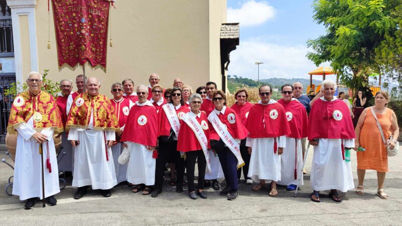 La Confraternita di San Filippo Neri di Capri alla processione di San Costanzo a Termini di Massa Lubrense