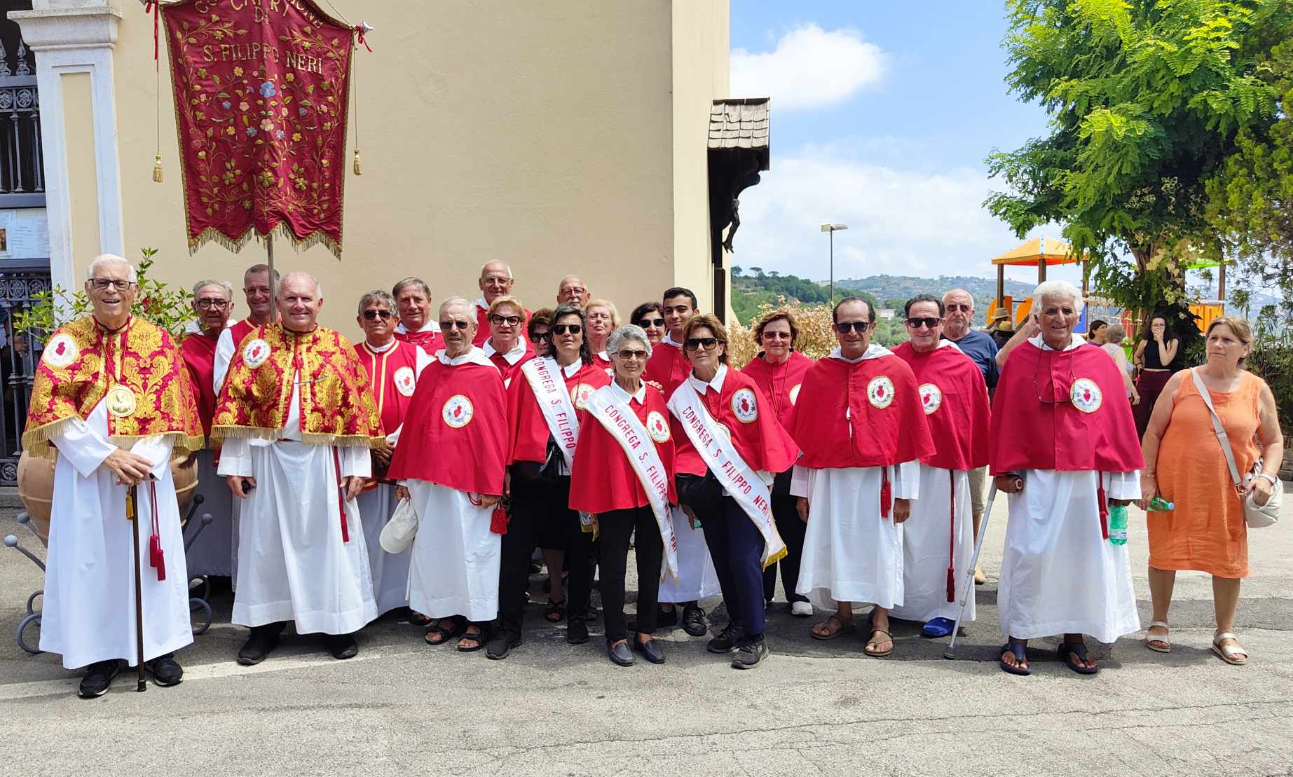 La Confraternita di San Filippo Neri di Capri alla processione di San Costanzo a Termini di Massa Lubrense