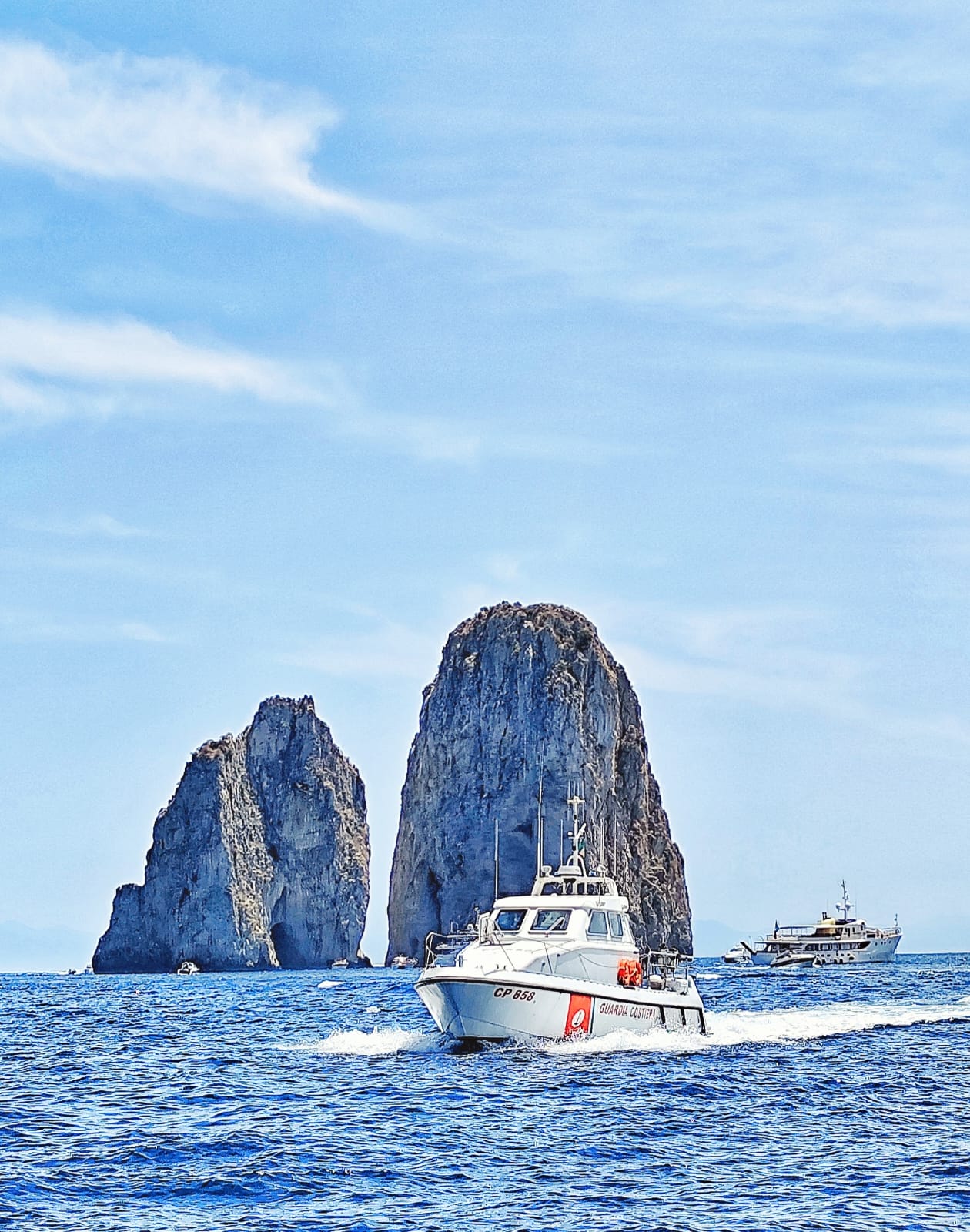 Controlli in mare della Guardia Costiera di Capri: 110 verbali, scoperti anche 7 noleggiatori abusivi