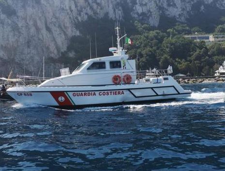 Controlli della Guardia Costiera di Capri nel giorno di Ferragosto: 13 verbali per barche sotto costa ed eccesso di velocità