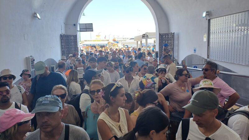 Ferragosto a Capri, affollate spiagge e mezzi di trasporto