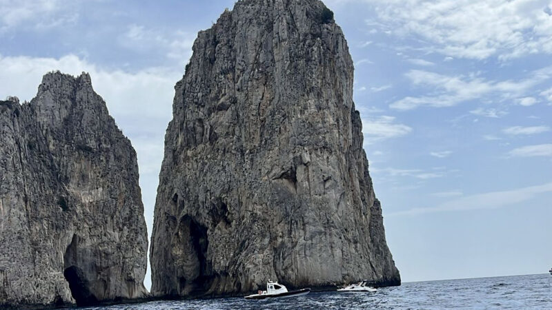 Controlli notturni dei carabinieri nel mare di Capri: sanzionati tre skipper