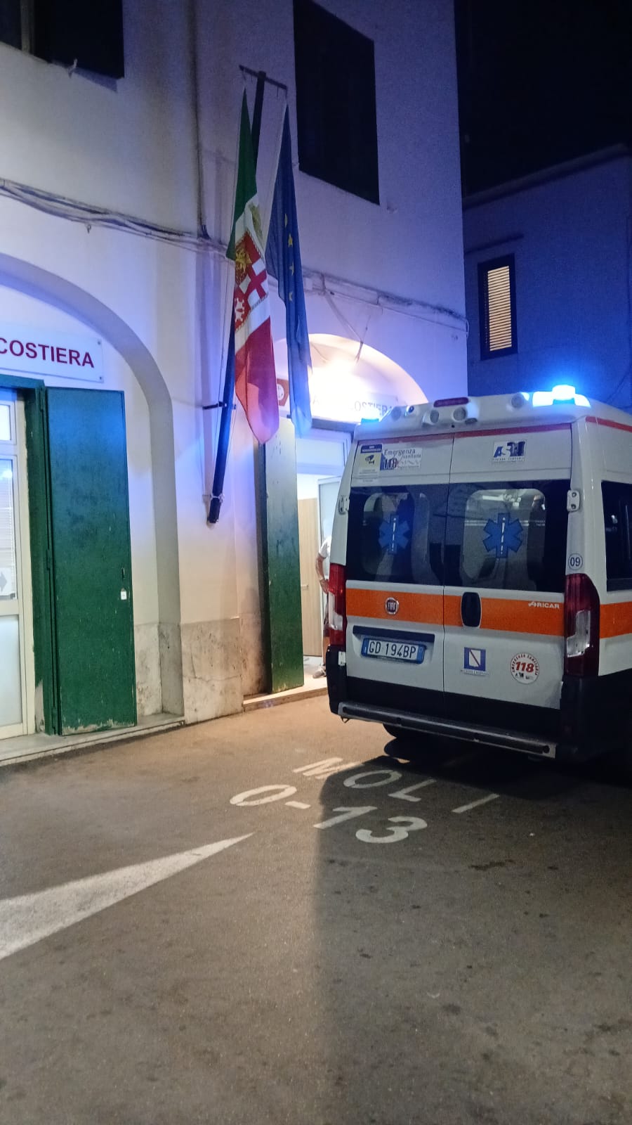 Motovedetta della Guardia Costiera di Capri soccorre escursionista in difficoltà alla Baia di Ieranto, la donna affidata alle cure del 118 sull’isola