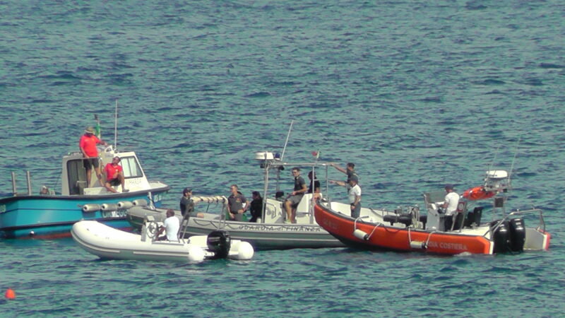 Operazione di Guardia Costiera e Finanza: sequestrati a Capri numerosi gavitelli e ormeggi abusivi (video)