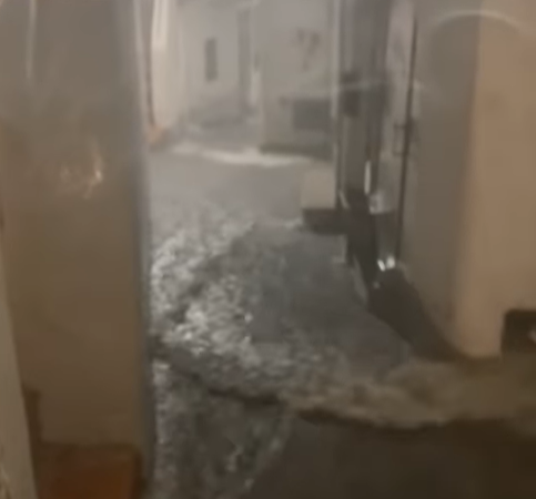 Maltempo: violento temporale estivo durante la notte a Capri, allagamenti e disagi (video)