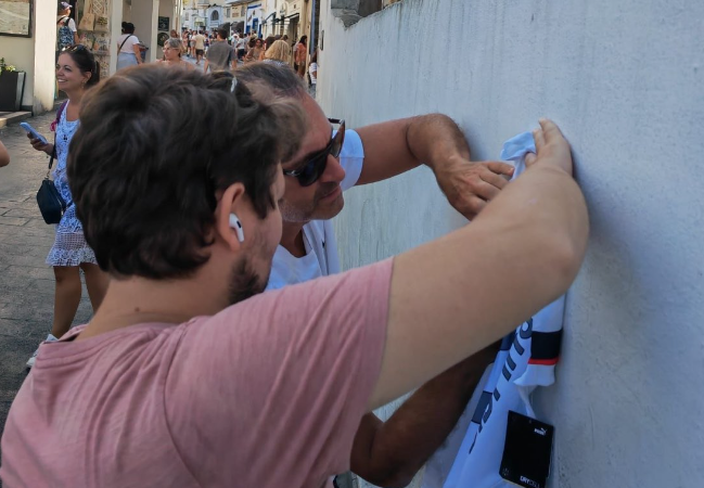 Il proprietario del Milan Cardinale a Capri: l’autografo a un tifoso, l’incontro privato con Allegri