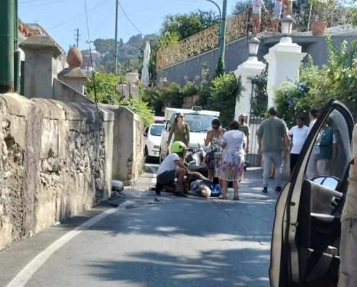 Incidente stradale a Capri: anziano investito in via Provinciale Marina Grande. Trauma cranico, trasferito in elisoccorso a Napoli